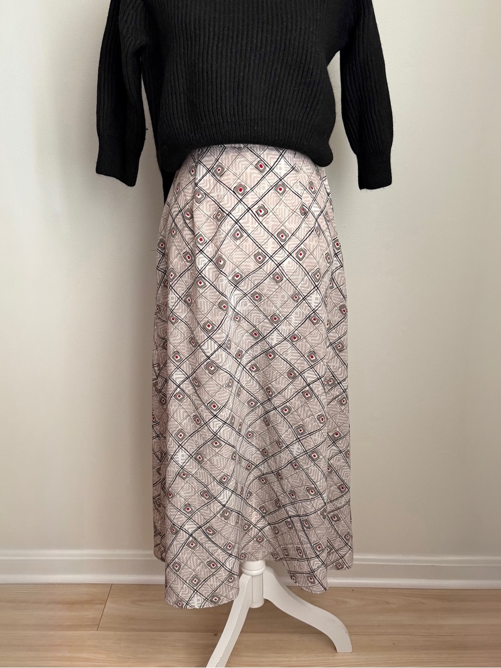 90s High Waist A-Line Gray/Taupe Geometric Print Skirt by Jaclyn Smith, XS/S
